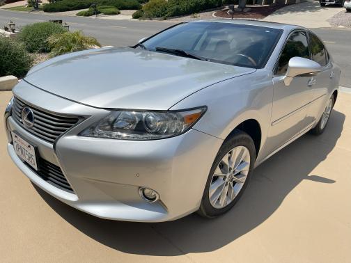 Photo 4 of 15 of 2014 Lexus ES 300h Base